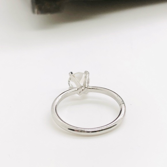 Vintage Clear Crystal Solitaire Uncas Ring - Picture 11 of 13